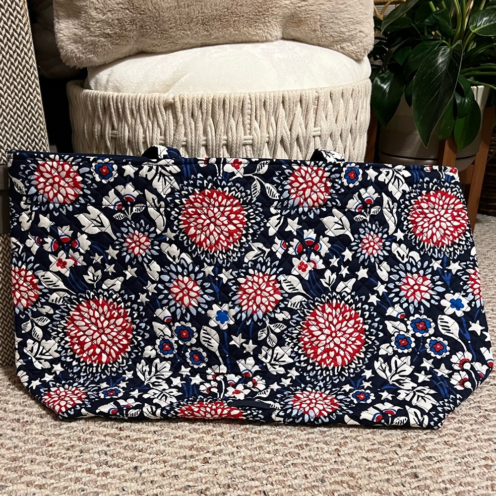 NWT Vera Bradley Red, White, and Blossoms Grand Tote